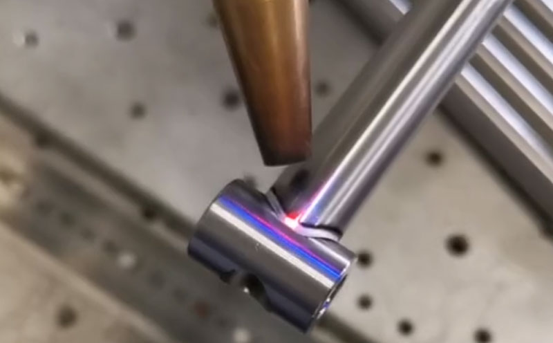 自动激光焊接机，焊2mm不锈钢圆管，速度快焊缝美观牢固度高